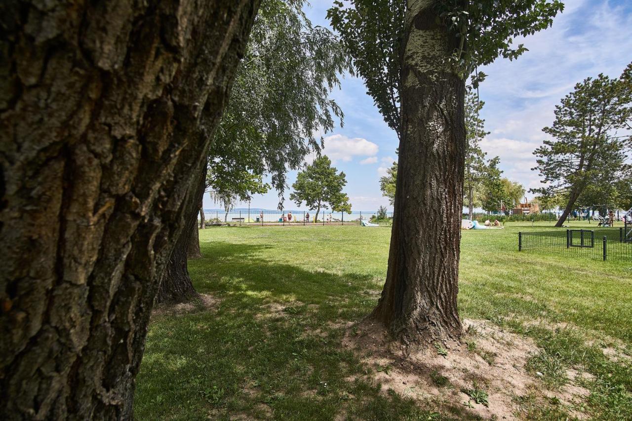Catamaran Apartments - Hostaid Siófok Exteriér fotografie