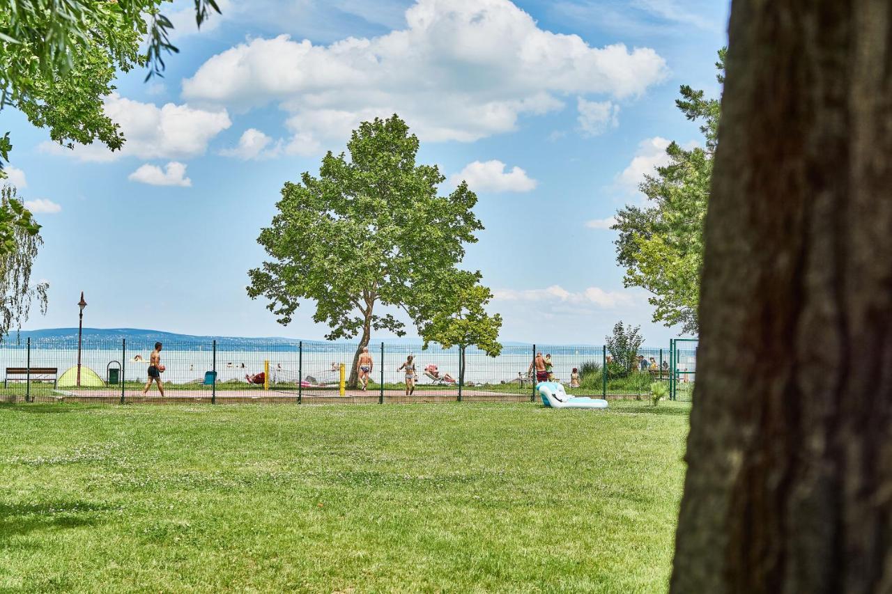 Catamaran Apartments - Hostaid Siófok Exteriér fotografie