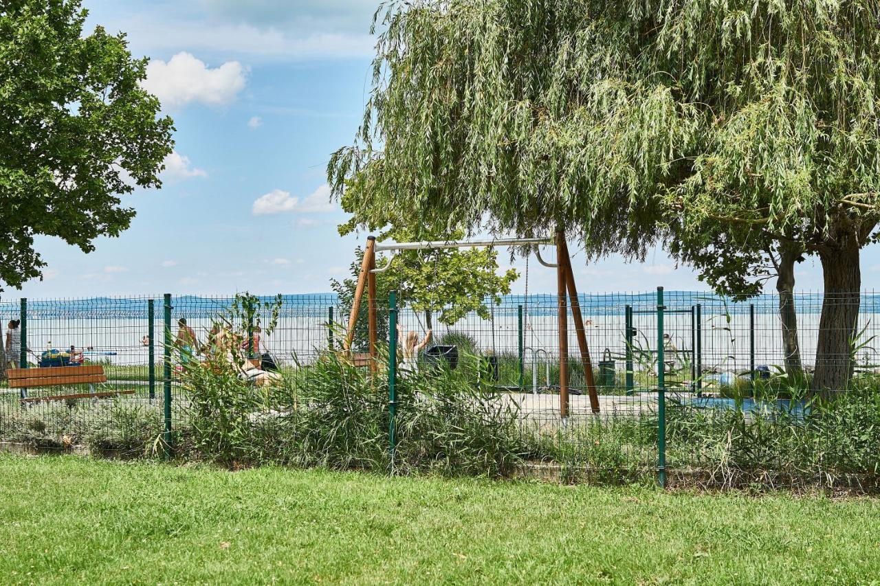Catamaran Apartments - Hostaid Siófok Exteriér fotografie